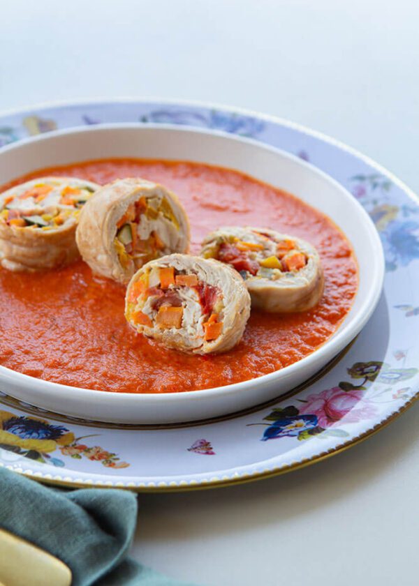 INVOLTINI DI TACCHINO AGLI ORTAGGI CON SALSA AI PEPERONI