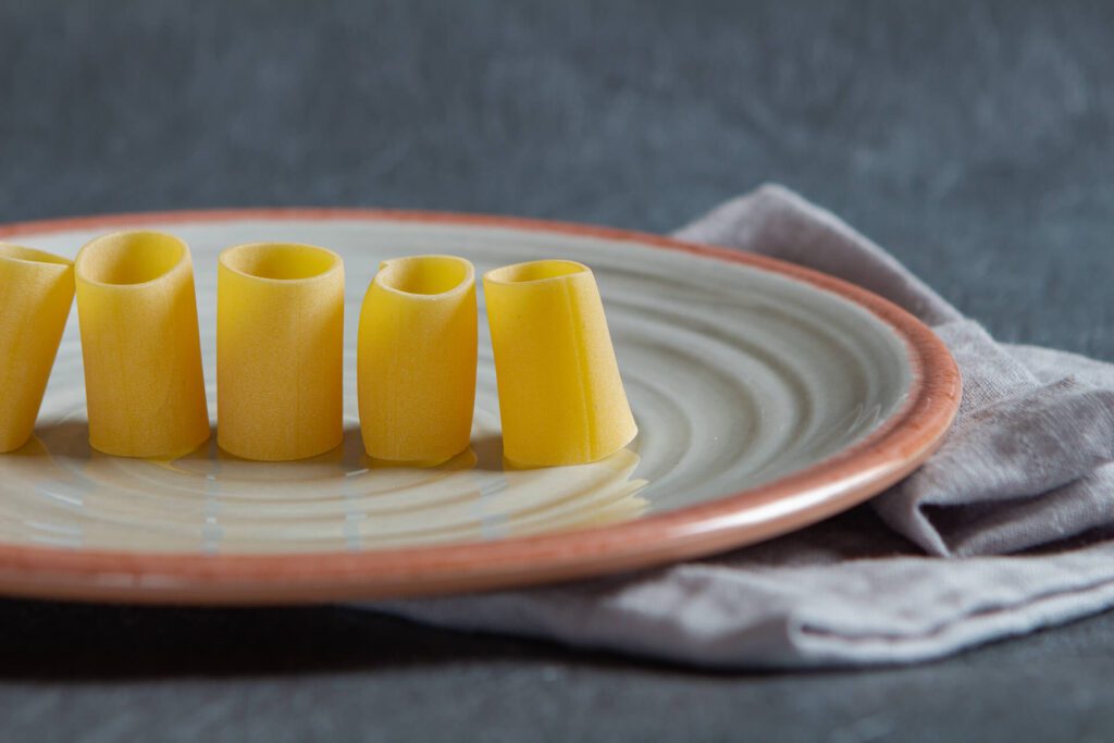 Foto di Pasta cruda formato paccheri