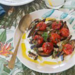 Piatto di Melanzane e pomodorini arrostiti con stracciatella