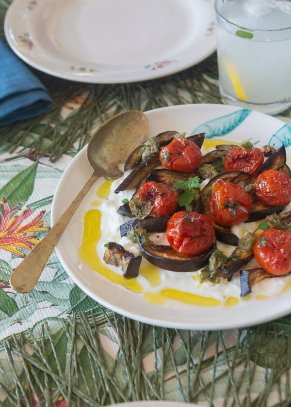 MELANZANE E POMODORINI ARROSTITI CON STRACCIATELLA