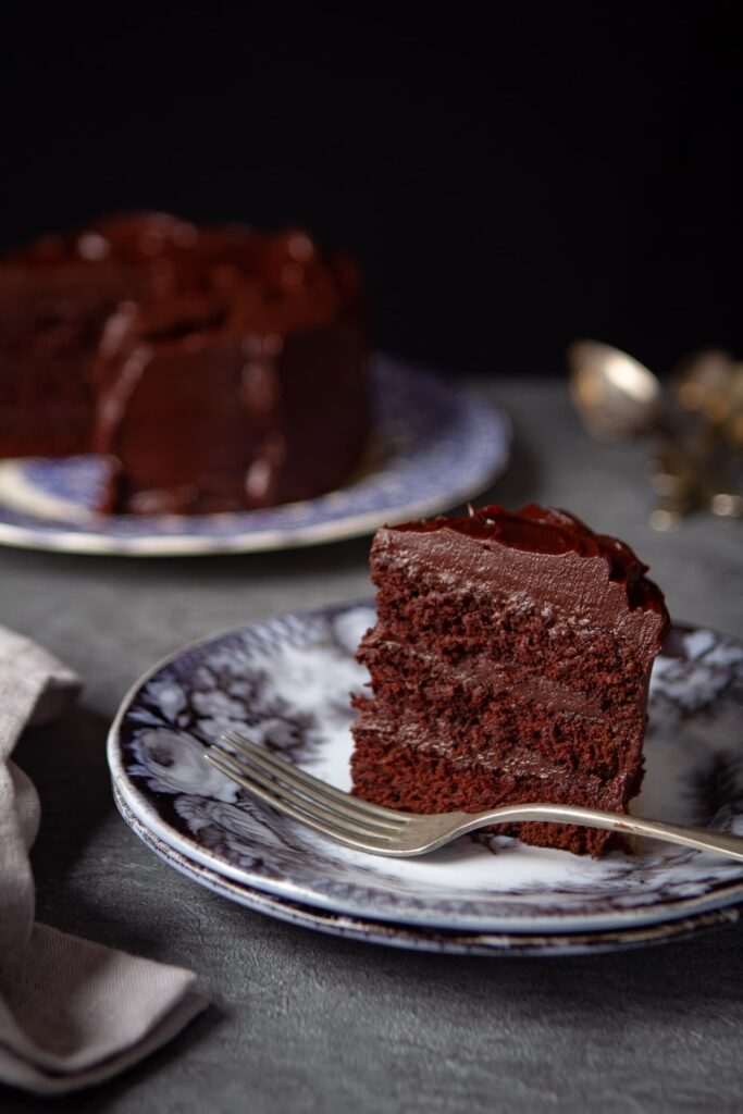 FETTA DEVIL'S FOOD CAKE SUL PIATTO