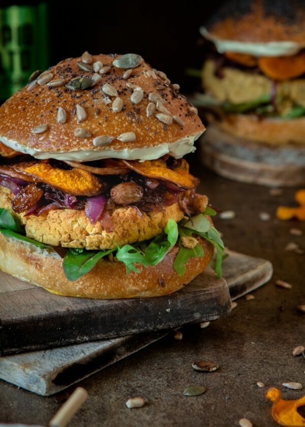 BURGER DI CECI CON CIPOLLA CARAMELLATA
