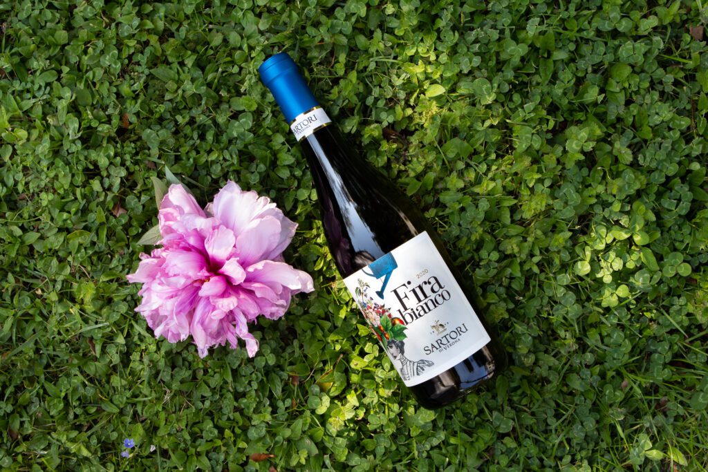 SHOOTING VINO FIRA BIANCO SARTORI