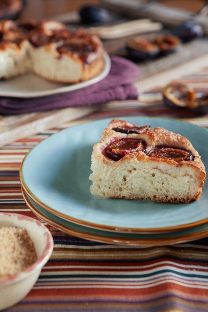 fetta di FOCACCIA DOLCE ALLE PRUGNE